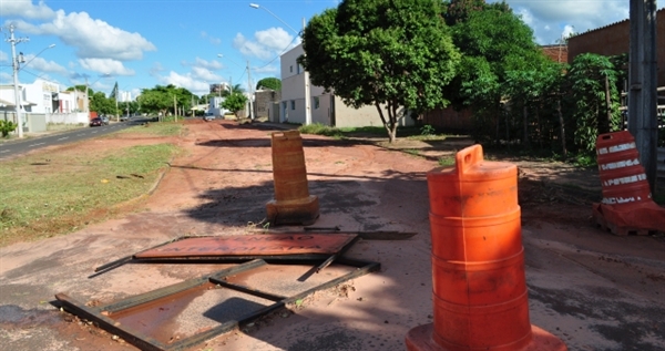  Obras da avenida José Silva Melo pararam por causa da chuva 