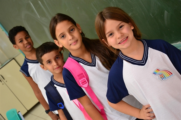 Uniformes escolares serão distribuídos em março