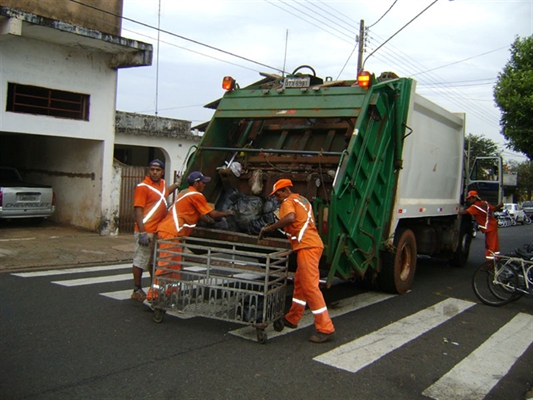 Converd permanece na coleta de lixo por mais seis meses