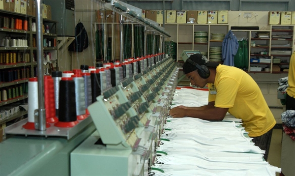 O Iaemp busca antecipar tendências do mercado de trabalho, com base em entrevistas feitas com consumidores e empresários da indústria e do setor de serviços (Foto: Miguel Ângelo/CNI)