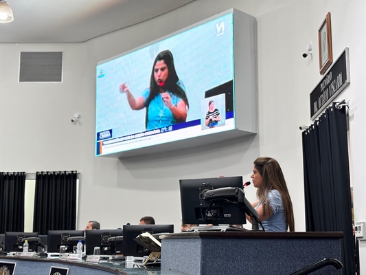 Natielle Gama, em sua primeira sessão ordinária, apresentou pedidos para a contratação de pediatras e mutirão de saúde (Foto: Assessoria)