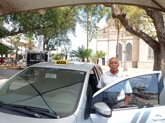 O taxista Waldevino Antônio Batista, o popular Walter, acompanha o cenário da profissão em Votuporanga (Foto: A Cidade)