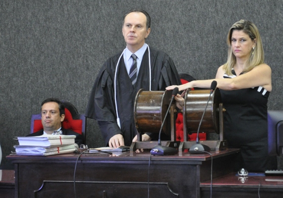 Homem vai a júri por tentar matar três pessoas