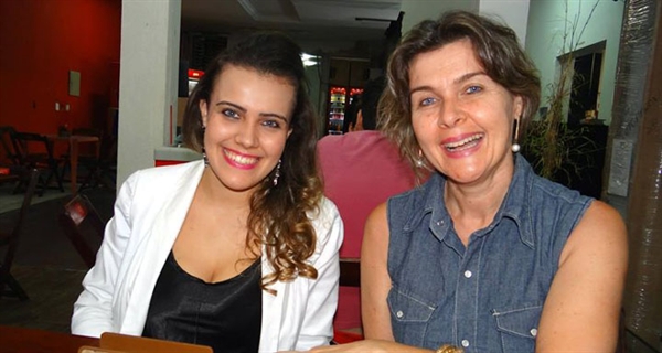 Marina e a mãe Rose, que criou a filha desde pequena sozinha  