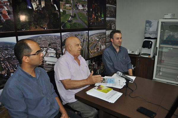 Lucas da Silva, assessor jurídico, Mehde Meidão e Maurilo Morais, diretor administrativo (Foto: Daniel Castro/A Cidade)