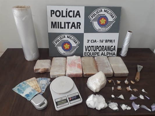 O traficante foi preso com droga avaliada em mais de R$ 300 mil em um apartamento na avenida José Marão Filho pela Polícia Militar   (Foto: Divulgação/PM)