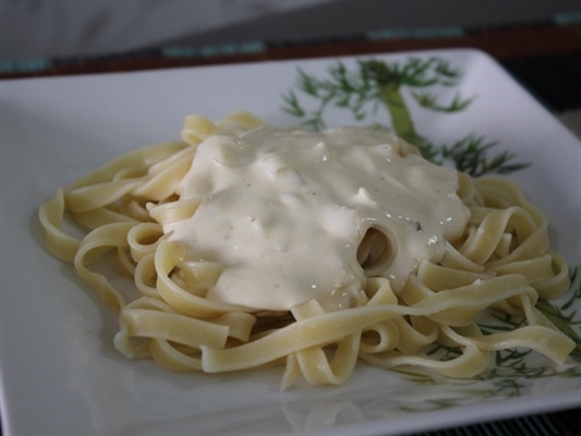 Macarrão com molho branco fácil