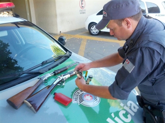 PM ambiental apreende 23 armas e 196 cartuchos