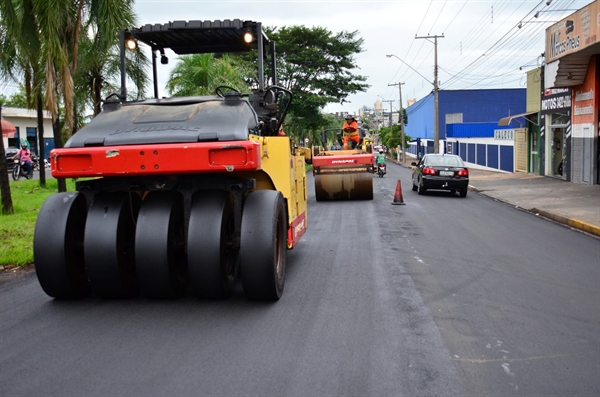 Recapeamento é retomado pela Avenida Emílio Arroyo