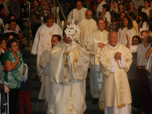 Fiéis do município celebram Corpus Christi