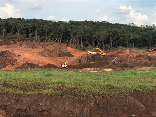 Máquinas pesadas são usadas nas buscas por vítimas em Brumadinho — Foto: Corpo de Bombeiros/Divulgação