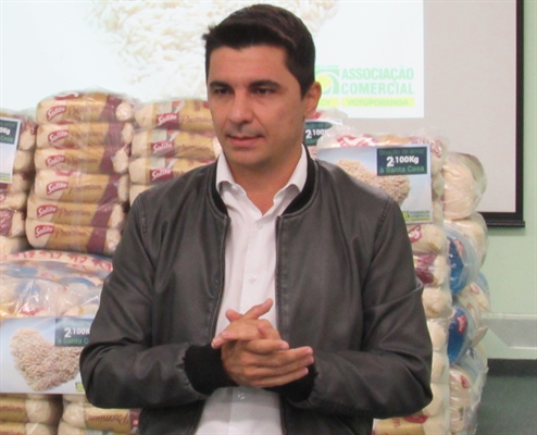 Vendas caem e demissões aumentam no comércio 