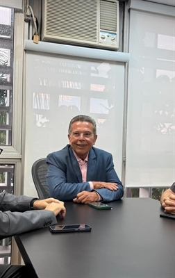 Deputado Carlão Pignatari foi muito festejado nesta semana por seu aniversário. Contudo, precisa retomar sua campanha à reeleição e abafar os comentários de que não será candidato (Foto: Facebook Carlão Pignatari