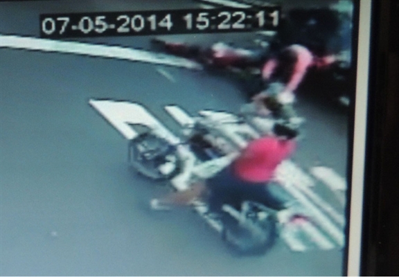 Bandidos roubam farmácia na rua Amazonas e batem moto 