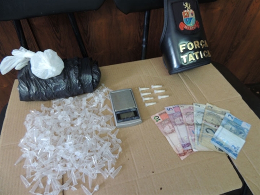 Força Tática e Rocam apreendem drogas no São João e Palmeiras I