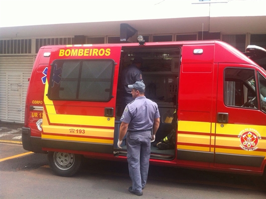 Pedestre é atropelado por motocicleta no Centro