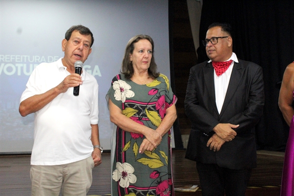 João Carlos Ferreira, Neusa Bianchini (filha do patrono da premiação) e Waliz Tomenasci, idealizador do evento  Foto: Beto Ferraz