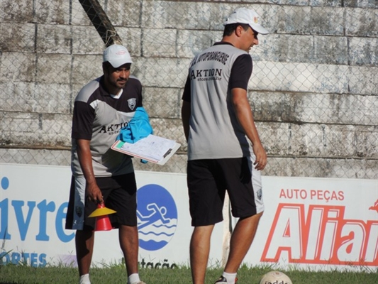 Técnico Marcelo Henrique e seu auxiliar Éder Delarice devem discutir hoje planejamento para fase final