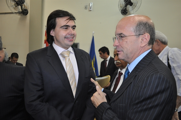 Juiz Maurício José Nogueira e o prefeito João Dado durante a instalação da 2ª Vara Criminal na tarde de ontem (Foto: Daniel Castro/A Cidade)
