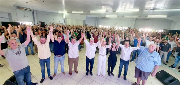 Lideranças e apoiadores homologaram Jorge Seba e Torrinha como candidatos (Foto: A Cidade)