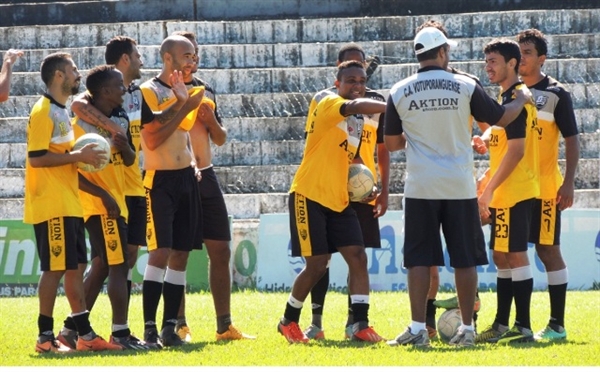 Técnico da Votuporanguense vai definir time titular no treino coletivo de hoje pela manhã, no estádio Plínio Marin