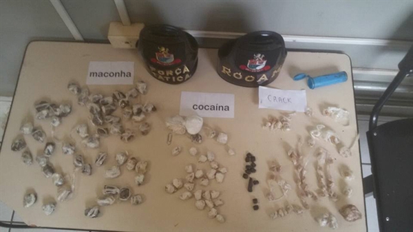 Adolescente é detido com dezenas de porções