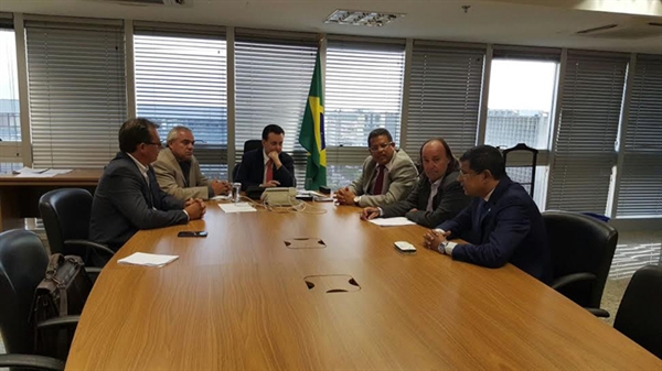 Ministro Kassab recebe Maurício Barreto em Brasília