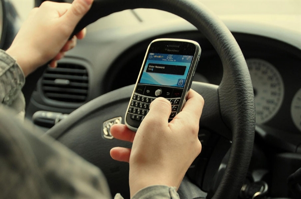 Uso do celular é principal infração de trânsito 