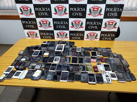 Celulares apreendidos pela Polícia Civil durante a operação — Foto: Divulgação/Polícia Civil