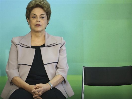 Dilma apresenta nesta segunda-feira defesa à comissão do impeachment