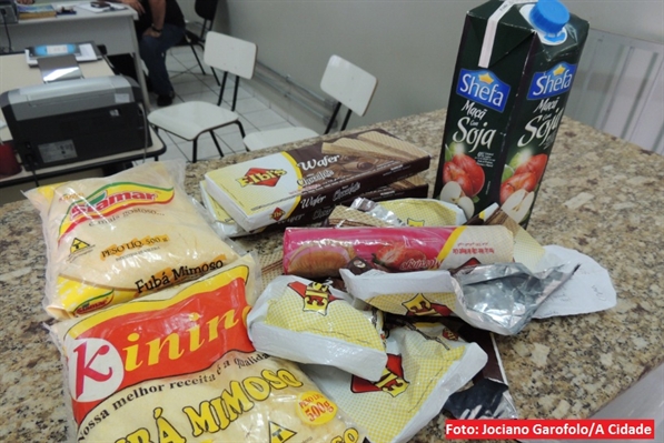 Parte dos alimentos furtados foi localizada pela Polícia Militar