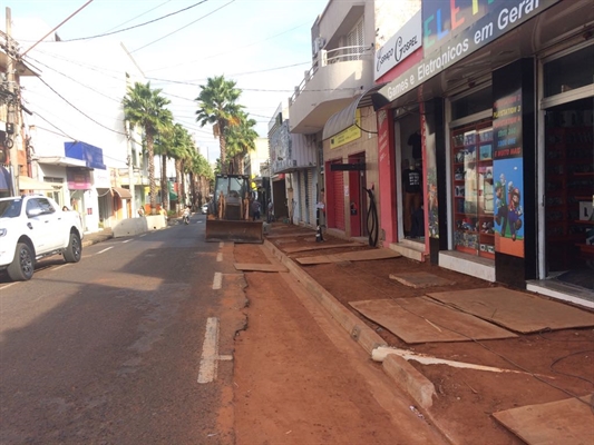 As obras nesse trecho da rua Amazonas tiveram início na primeira quinzena de março (Foto: Aline Ruiz/A Cidade)