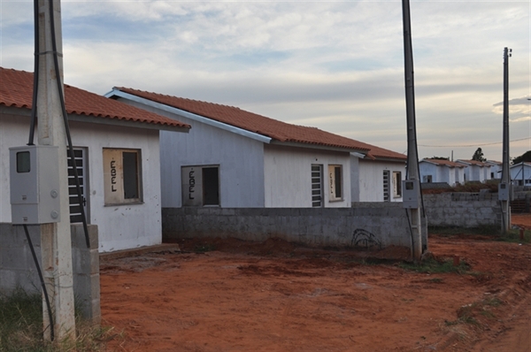 Entrega das casas do desfavelamento é adiada