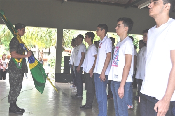 Jovens participaram de cerimônia para entrega de certificados no Tiro de Guerra