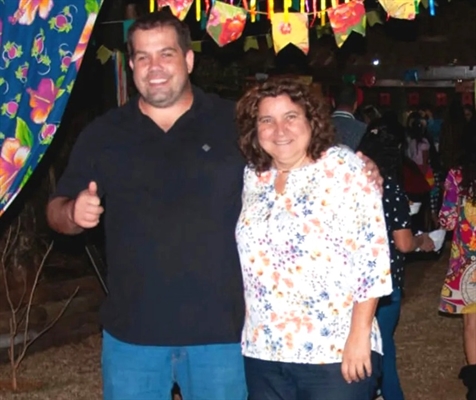 Luís Paulo, prefeito de Cardoso, e Mônica Garcia, vice-prefeita, exaltam o município e a população neste aniversário (Foto: Arquivo Pessoal)