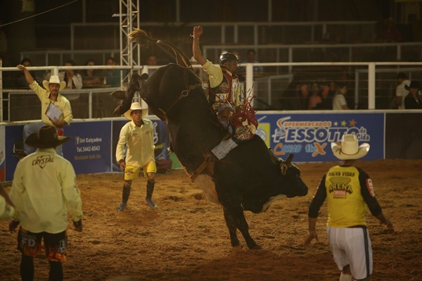 A festa, que acontece de 21 a 26 de maio, terá a abertura do rodeio profissional no dia 23 de maio (Foto: Divulgação)