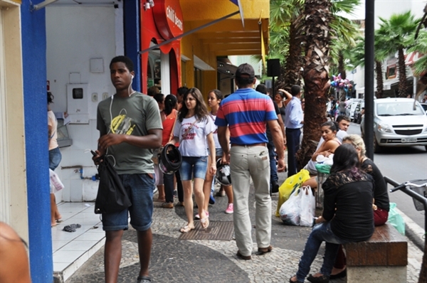 Comércio vai funcionar no dia 8 de agosto e fechar na segunda-feira, dia 10