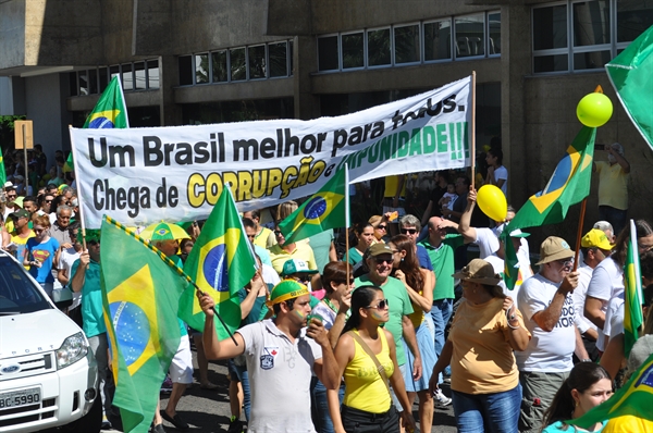 Cerca de 18 mil pessoas participam de manifestação