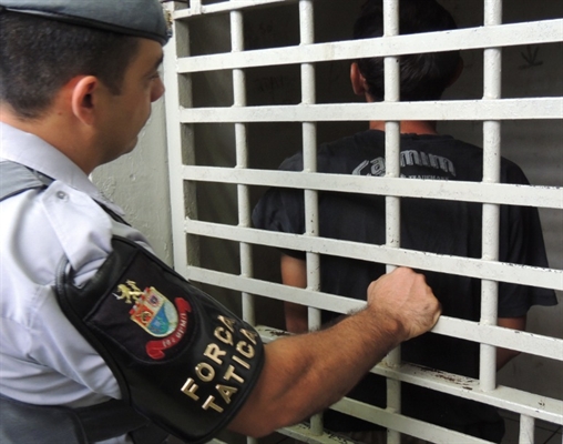 Força Tática prende homem após furto em loja na Estação