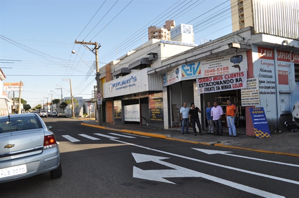 Comerciantes pedem retorno de estacionamento