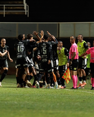 Jogadores do Cavinho comemoram gol durante a Copinha. Fotos: @agathamarquesfoto