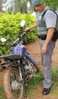 Força Tática e Rocam apreendem adolescente por furto de moto