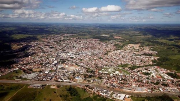 Seu marido foi atropelado em uma via próximo ao bairro onde moravam, Alto Santo Antônio, em Santo Antônio de Jesus, na Bahia, e acabou morrendo (Foto: Reprodução)