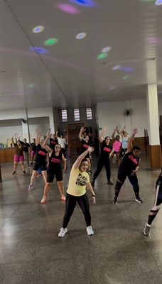 Já no período da noite, os interessados podem participar do Ritbox, modalidade que mistura movimentos de dança e exercícios aeróbicos. Foto: Divulgação