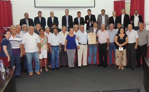 Diretoria da AAA e membros receberam homenagem de iniciativa do vereador Jura