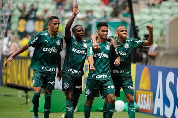 O placar de 4 x 0 se sustentou até o final da partida (Foto: Renato Gizzi/Photo)