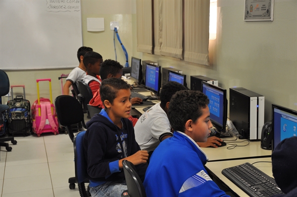  Saevinho visita escola e apresenta novo site para crianças  (Foto: Divulgação/Prefeitura de Votuporanga)