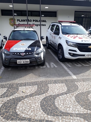 Policiais prenderam na noite de ontem, uma dupla que furtou objetos de uma residência no bairro Boa Vista  (Foto: Divulgação)