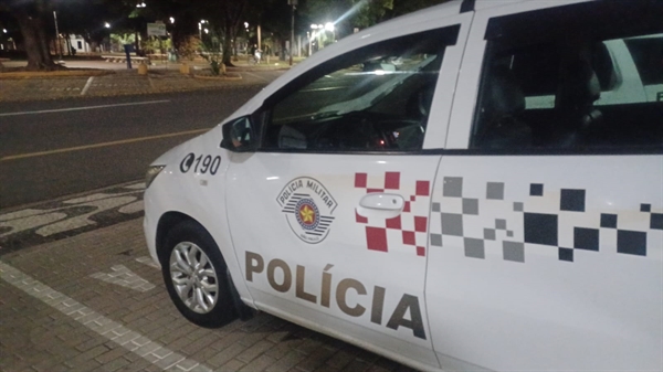  Diante da situação e dos sinais evidentes de violência, os policiais deram voz de prisão ao suspeito. (Crédito: Divulgação)