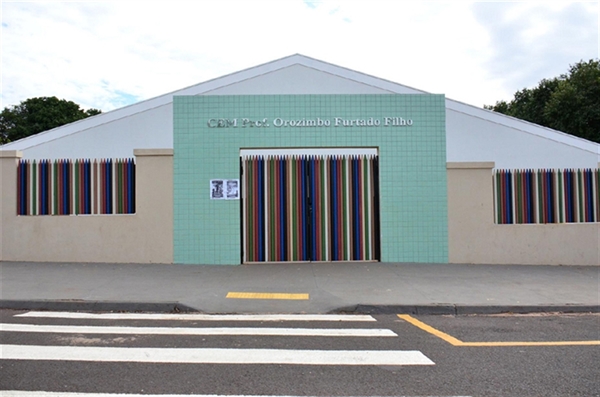 A escola Orozimbo Furtado Filho fina no distrito de Simonsen, em Votuporanga; suspeita aconteceu no ano passado  Foto: Reprodução internet